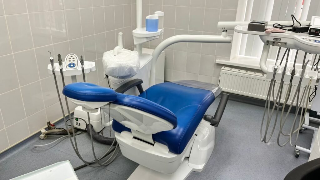 حالات الطوارئ في طب الأسنان المحافظ وعلاج لب الأسنان